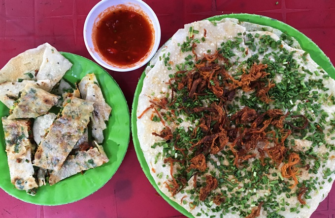 Bánh tráng mắm ruốc và bánh kẹp