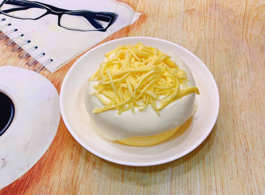 Bánh lava cheese tại Tiệm bánh Quoà bà bà