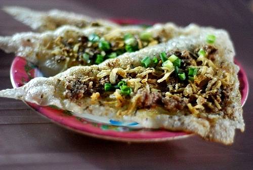 Bánh tráng nướng Đà Lạt bán ở chợ đêm