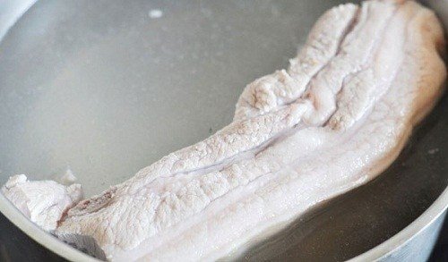 Bánh tráng thịt luộc chấm mắm nêm ngon miệng