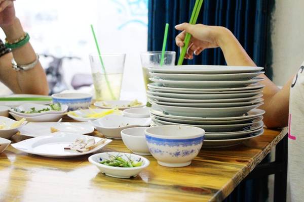 Món bánh ướt kiểu Nha Trang có giá cả rất bình dân tại Sài Gòn