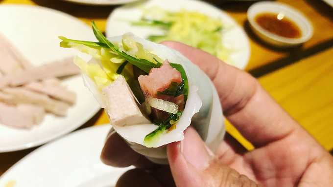 Giá cả và dịch vụ tại quán bánh ướt thịt nướng Sài Gòn
