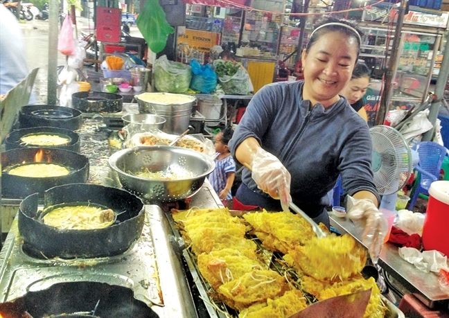 Bánh xèo Sài Gòn 6000 đồng tại quán cô Sáu Bánh xèo Sài Gòn 6000 đồng tại quán cô Sáu