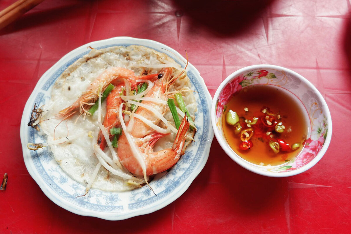 Trải nghiệm ẩm thực thú vị tại đầm Chuồn với món bánh xèo cá kình làng Chuồn