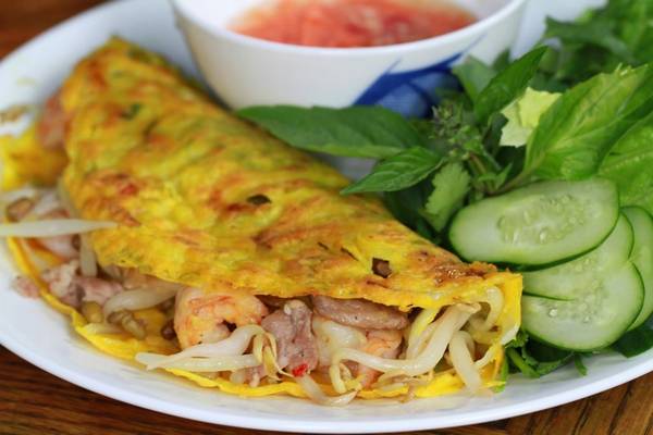 Bánh xèo hải sản tại quán ăn ngon Phú Yên