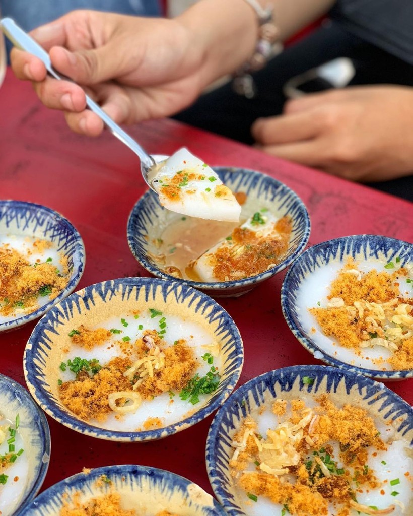 Bánh xèo tôm nhảy giòn tan tại Quy Nhơn