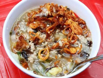 Bánh đúc tại đây như một bản hòa ca của sắc màu và hương vị