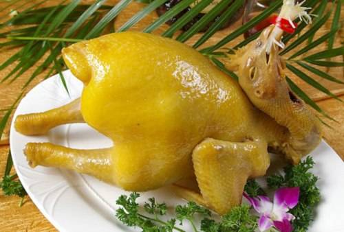 Gà luộc ngày Tết còn có ý nghĩa "cát tường", tức là như ý, cầu được ước thấy.