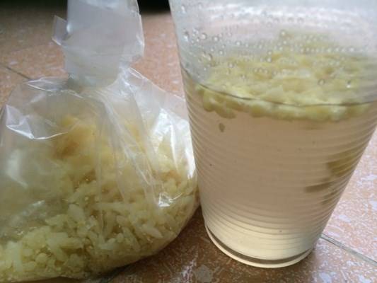 Xôi vò chè đường món ăn sáng hút khách tại Hà Nội