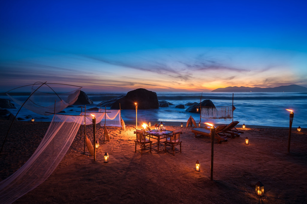 Hoàng hôn bên vịnh Lăng Cô Hoàng hôn rực rỡ buông xuống resort Banyan Tree Lăng Cô Huế