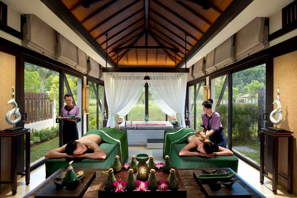 Không gian sảnh chờ sang trọng tại Banyan Tree Lăng Cô Huế