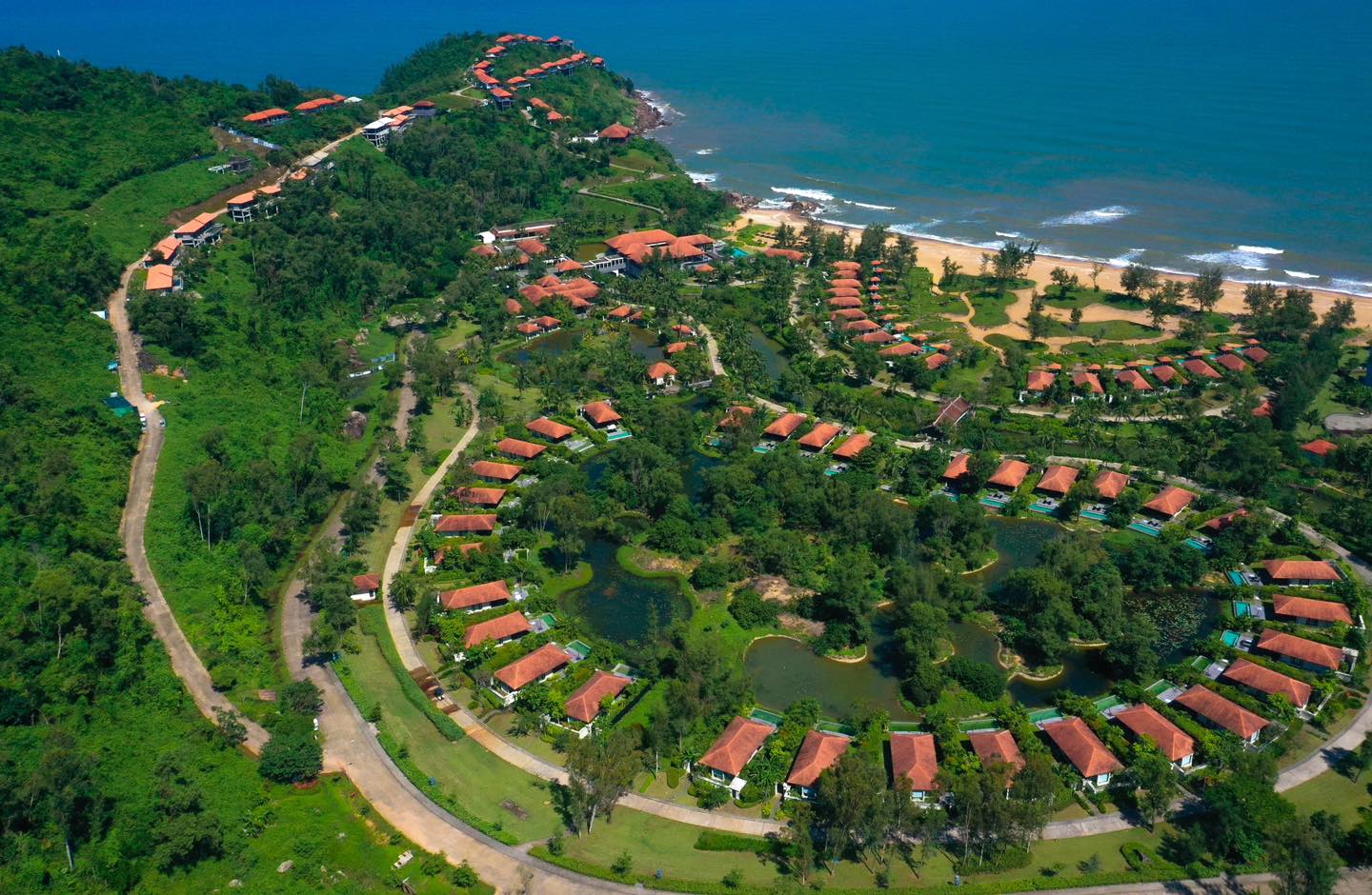 Toàn cảnh khu nghỉ dưỡng Banyan Tree Lăng Cô Huế từ trên cao