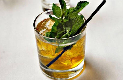 Mint Julep rượu pha bạc hà đặc biệt ở Kentucky Mỹ