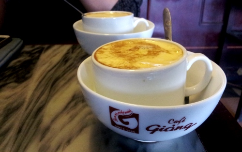 Cà phê Giảng không chỉ phục vụ cà phê trứng mà có cả cacao trứng. Ảnh: Hương Chi.
