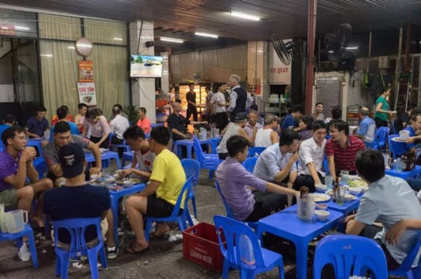 Bia hơi Hà Nội ven Hồ Tây