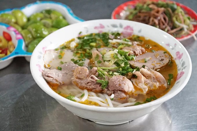 Bún bò Huế Sài Gòn tại quán 31 trên đường Mạc Đĩnh Chi quận 10
