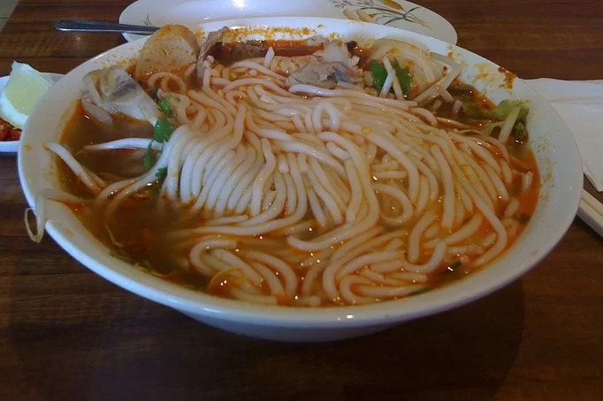 Bún bò Huế Sài Gòn tại quán Bún bò Xưa đường Cách Mạng Tháng 8 quận 3