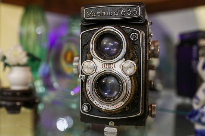 Chiếc máy ảnh Yashica 635 sản xuất thập niên 1950, kỷ vật của chiến sĩ biệt động Trần Văn Lai tại Bảo tàng Biệt động Sài Gòn.