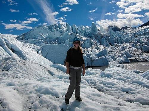 Stephanie trong chuyến leo núi Matanuska Glacier, Alaska