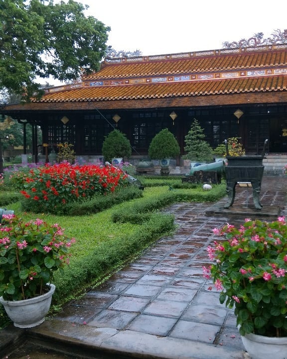 Vẻ đẹp cổ kính bên ngoài Bảo tàng Cổ vật Cung đình Huế