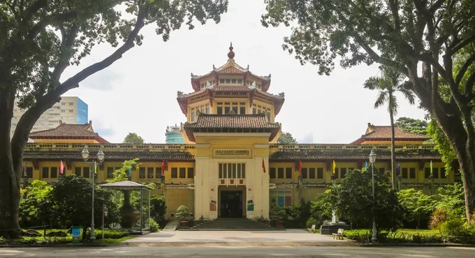 Bảo tàng lịch sử TP HCM trên đường Nguyễn Bỉnh Khiêm, quận 1
