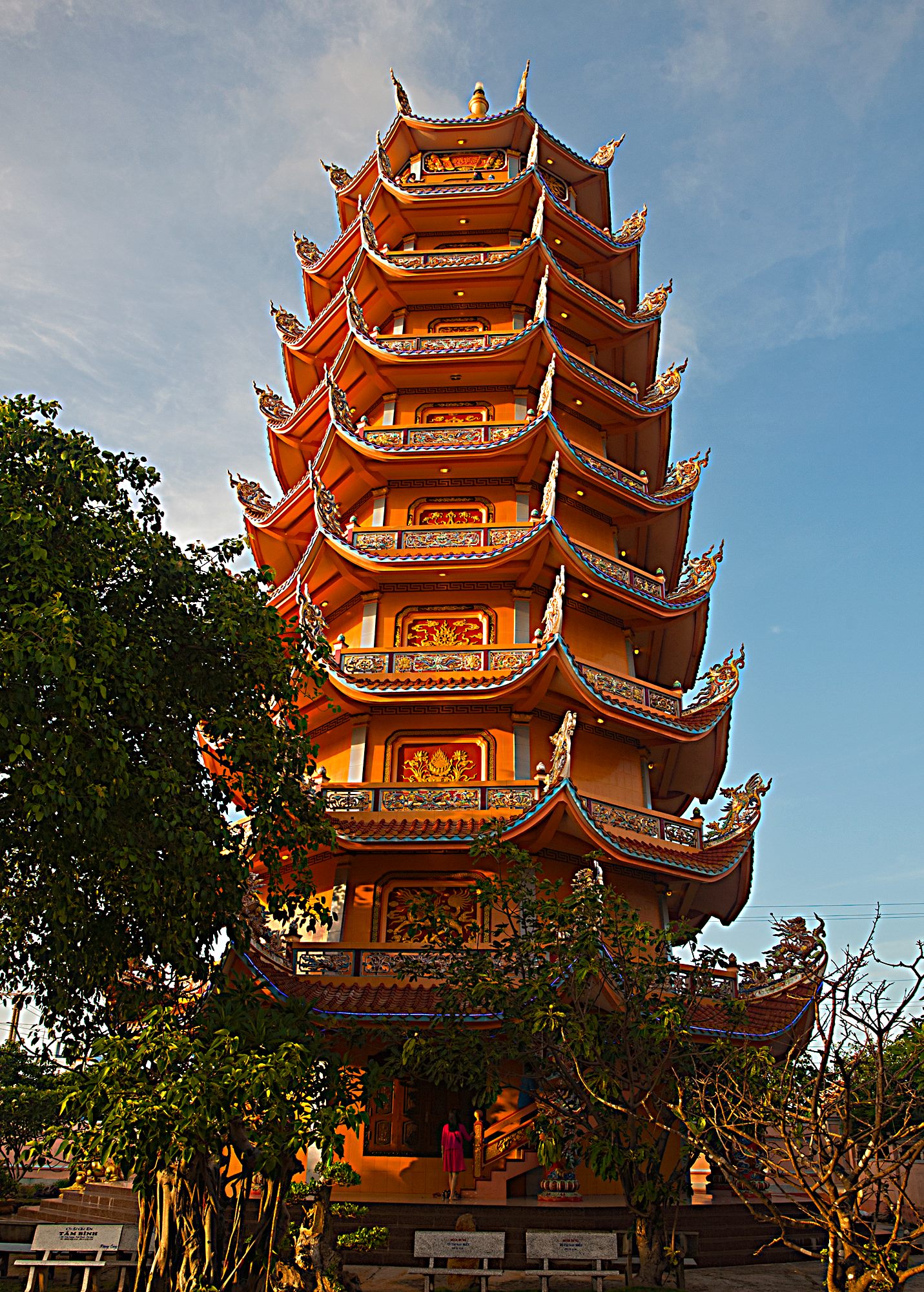 Bảo tháp chùa Linh Quang