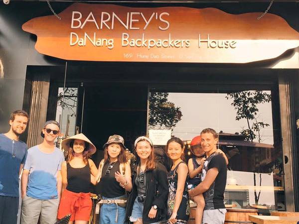 Khách nước ngoài tại Barney’s Danang Backpackers Hostel