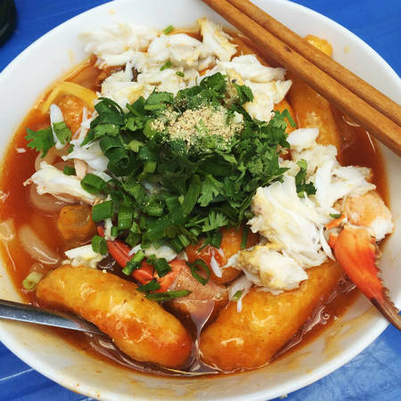 Nước dùng đặc trưng của bánh canh huyền thoại Sài Gòn
