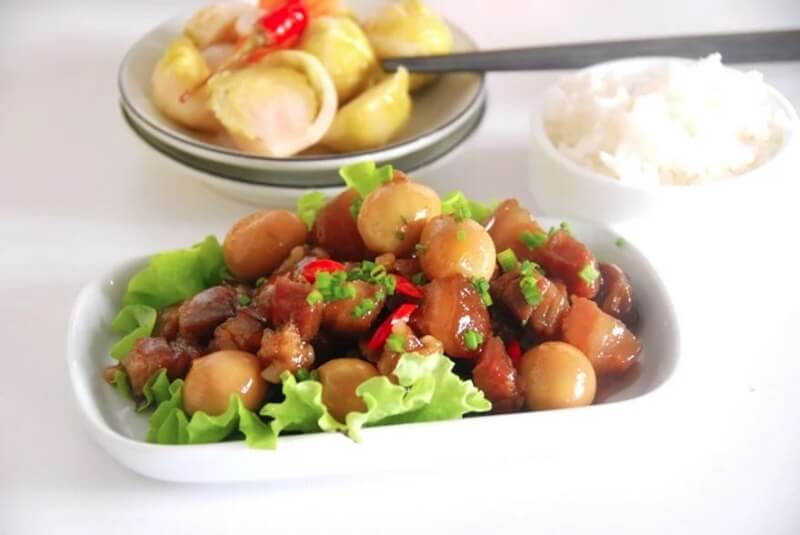 Món thịt kho trứng cút thành phẩm