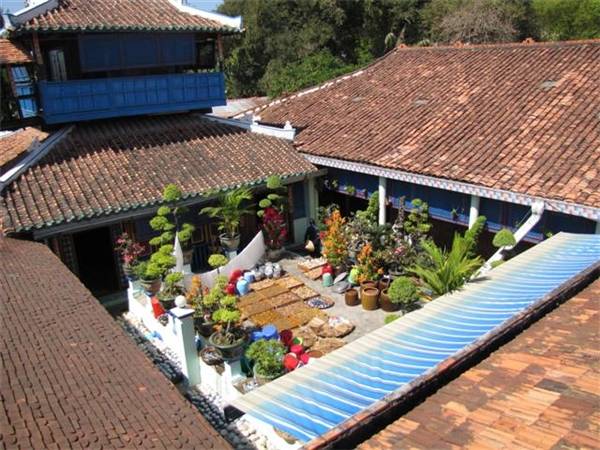 Khu Nhà Lớn ở đảo Long Sơn