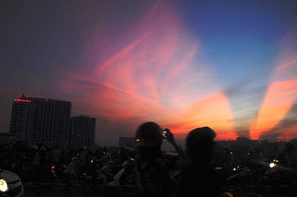 Ánh sáng lạ Sài Gòn lần đầu tiên được nhiều người chứng kiến