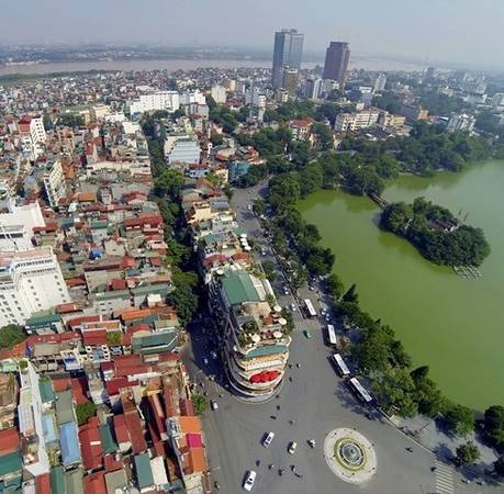 Hồ Hoàn Kiếm trung tâm kết nối các tuyến phố cổ