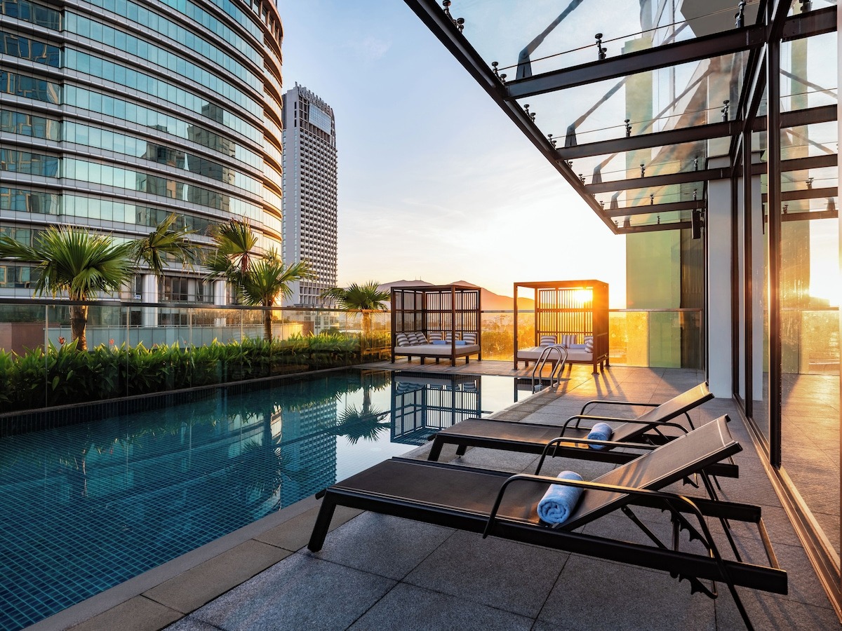 Hồ bơi ngoài trời Bay Capital Đà Nẵng