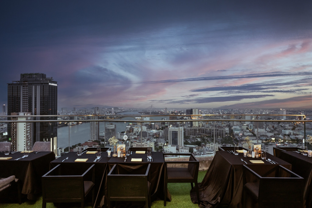 Không gian ăn uống Capital Lounge Bay Capital Đà Nẵng