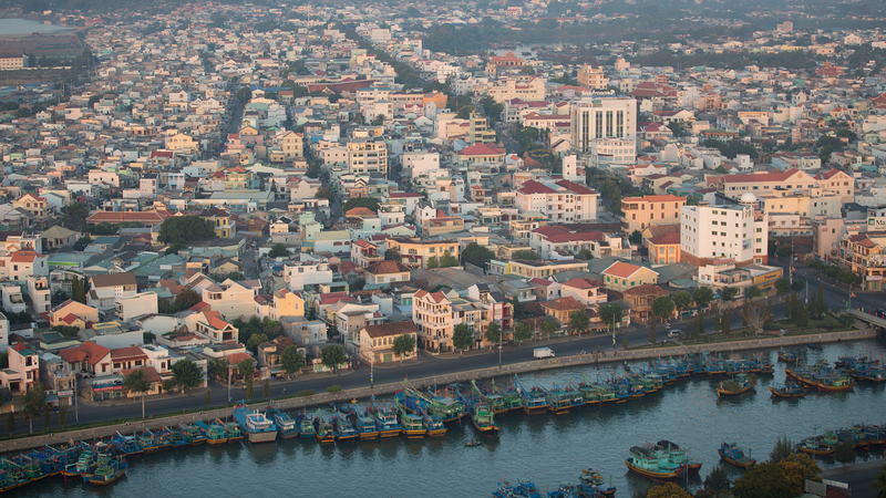 bay-khinh-khi-cau-phan-thiet-ivivu-1