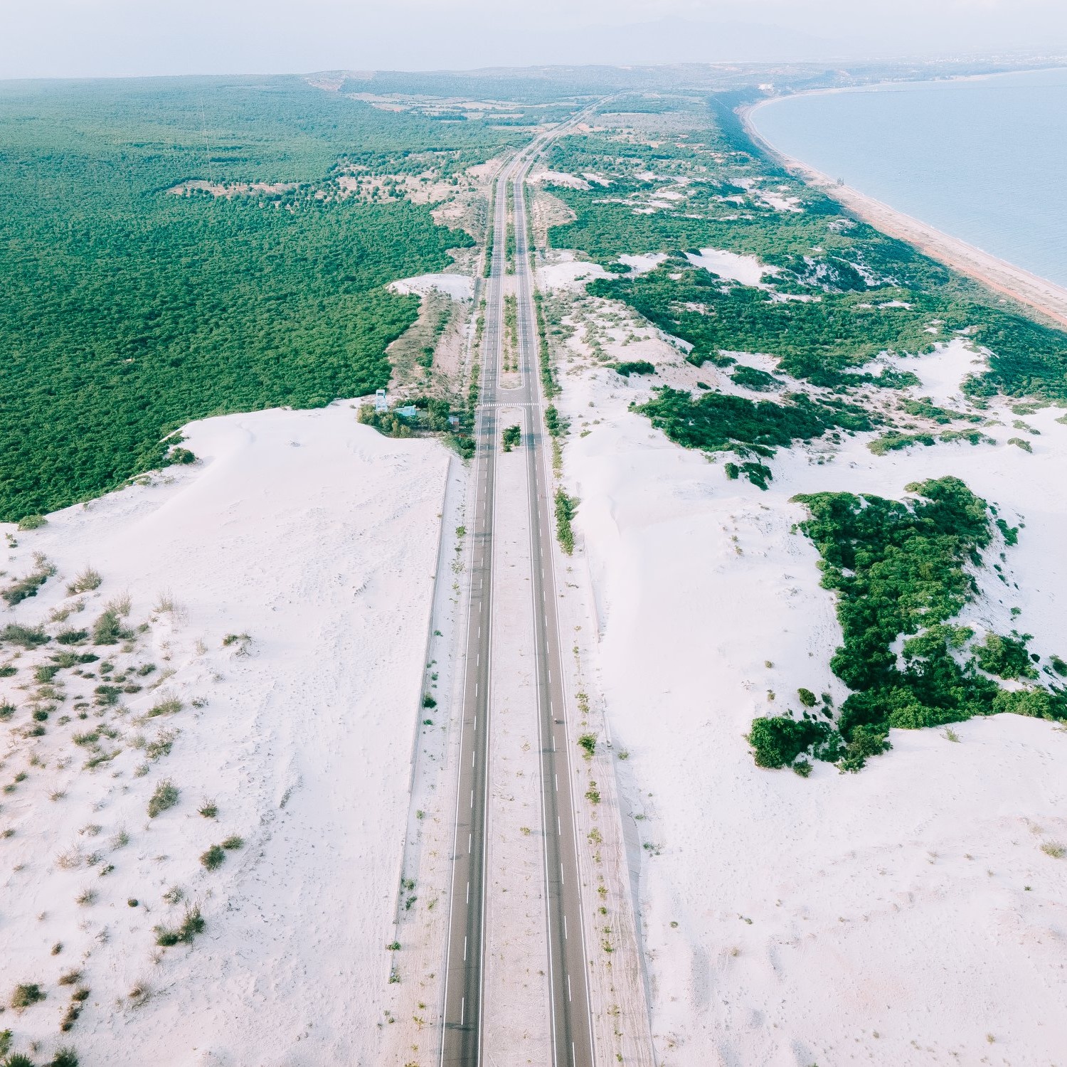 Cảnh quan Bàu Trắng Phan Thiết