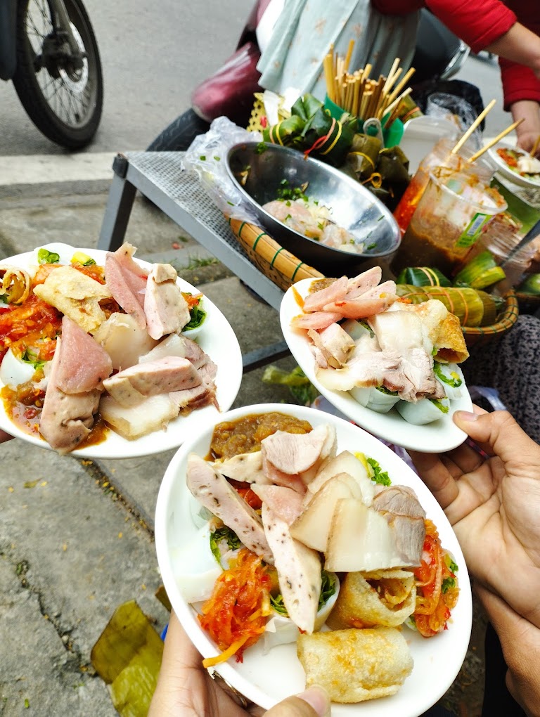 Bánh ướt cuốn tôm chua - Món ăn ở Huế hấp dẫn