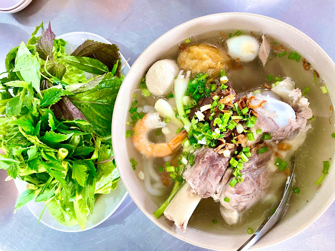 Bánh canh giò heo món ăn ngon Vũng Tàu