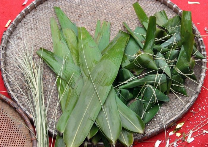 Các nguyên liệu để gói bánh.