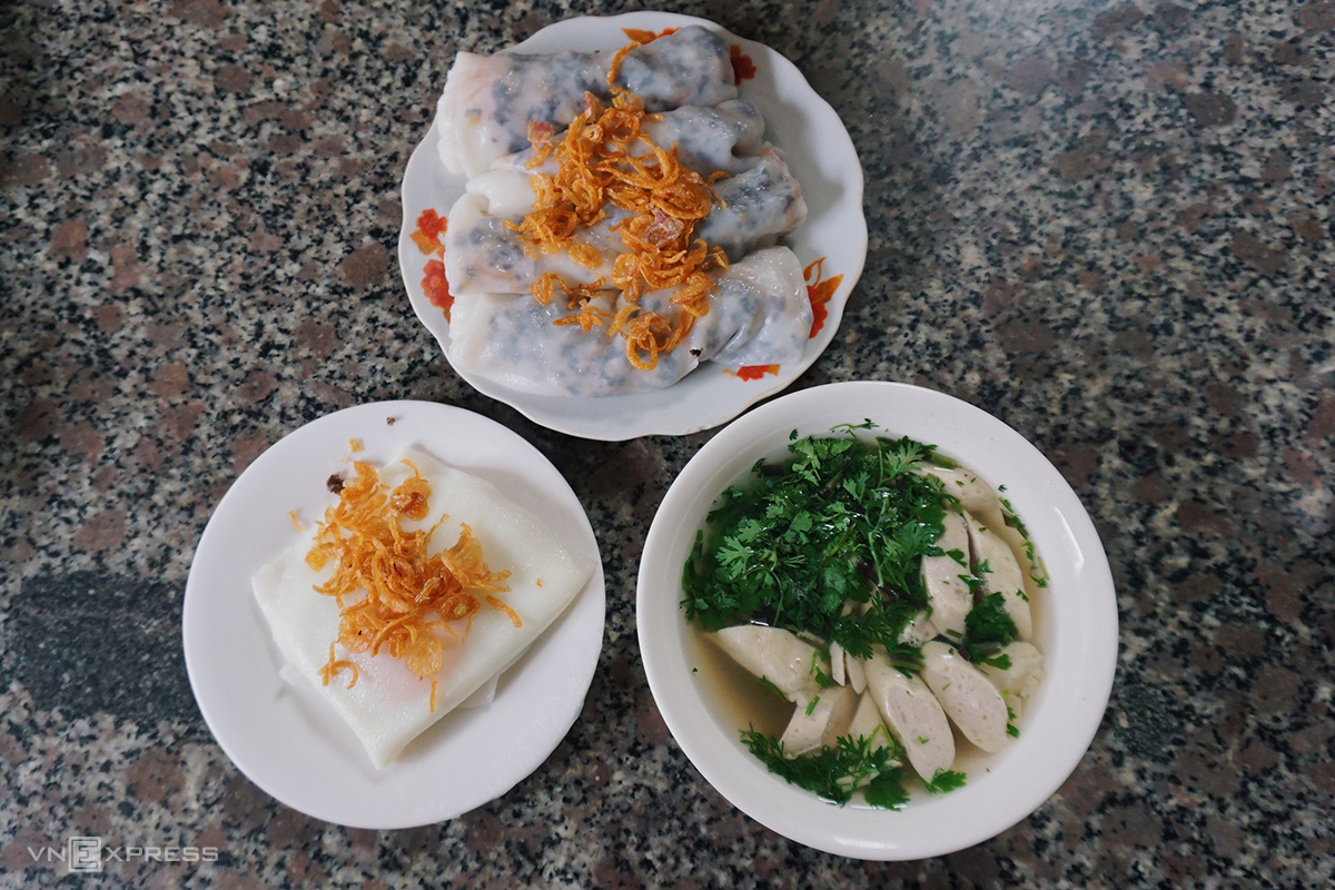 Bánh cuốn Hà Giang ăn cùng nước hầm xương