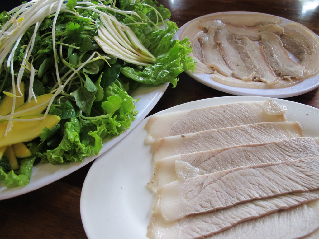 Món bánh cuốn thịt heo 2 đầu đặc sản tại Đà Nẵng