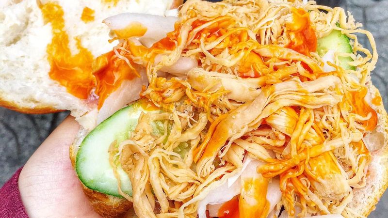 Bánh mì gà xé Rạch Giá giòn ngon Bánh mì gà xé Rạch Giá giòn ngon