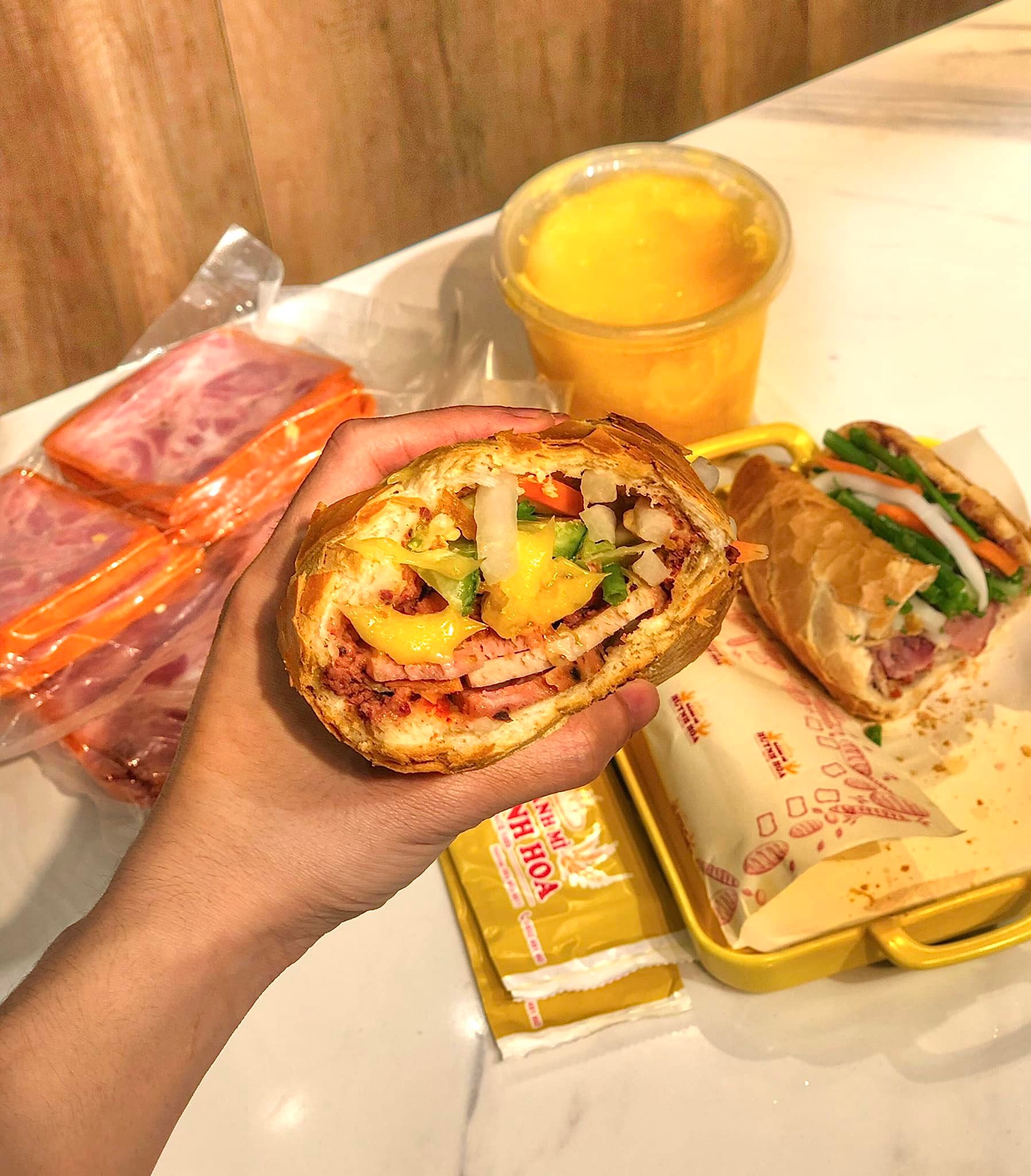Bánh mì Huynh Hoa đặc sản quán ăn Sài Gòn