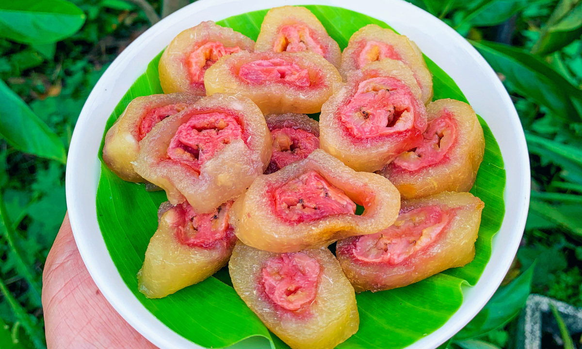 Bánh khoai mì nhân chuối món bánh miền Tây gói lá chuối