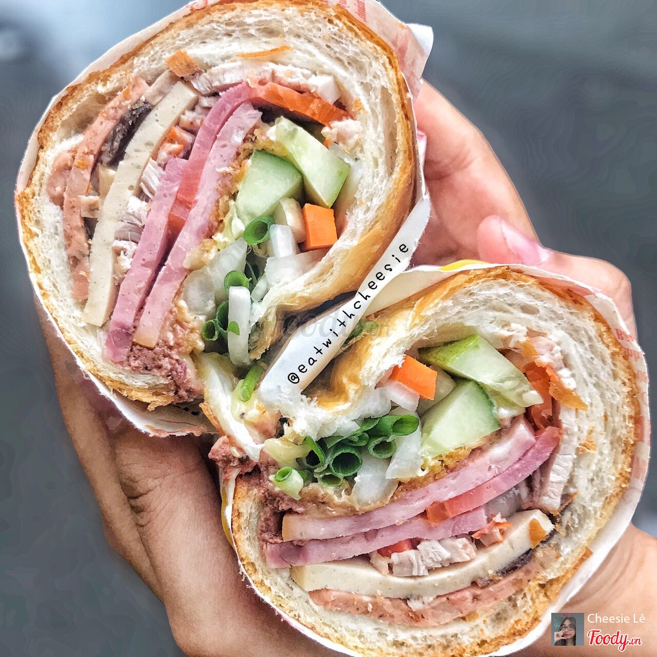 Bánh mì Huỳnh Hoa. Ảnh: Cheesie Lê/Foody.
