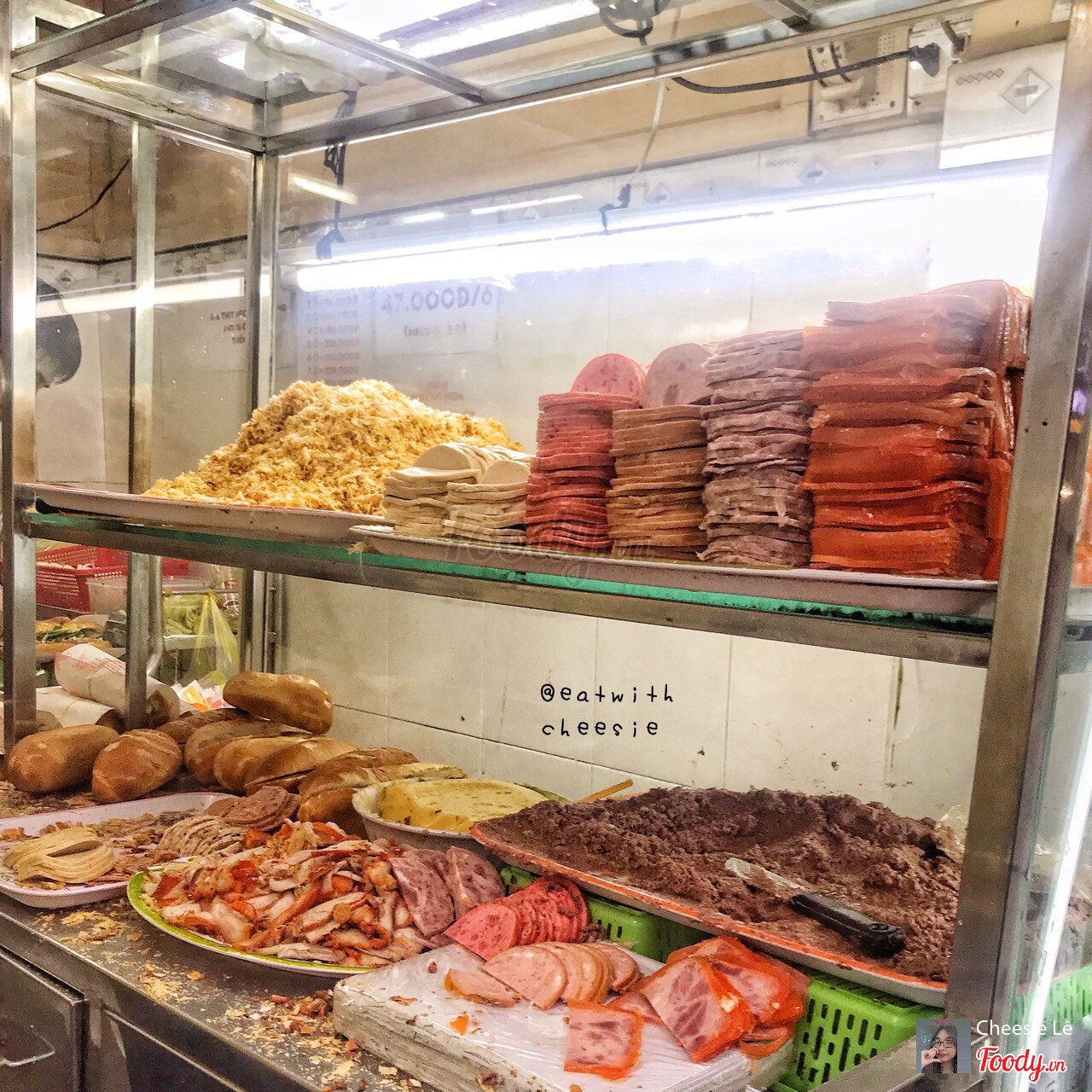 Bánh mì Huỳnh Hoa. Ảnh: Cheesie Lê/Foody.