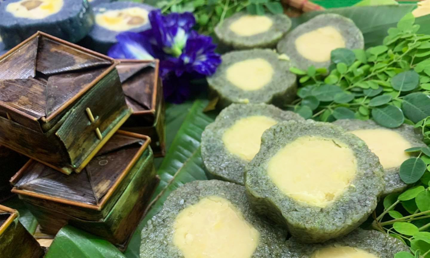 Bánh tét chùm ngây miền Tây màu xanh