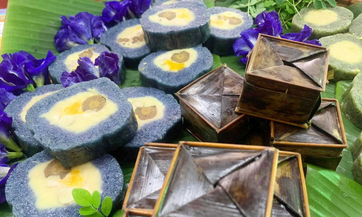 Bánh tét nhân sâm miền Tây màu tím