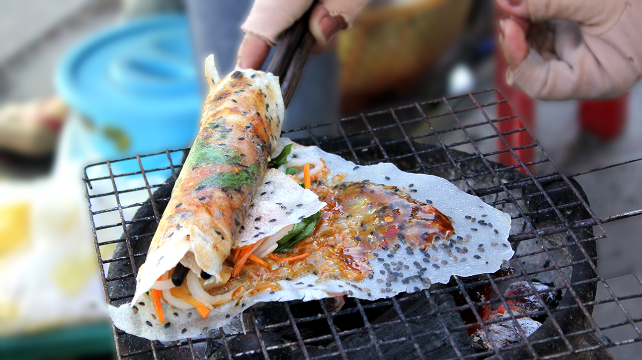Bánh tráng nướng mắm ruốc - món ăn ngon Phan Thiết