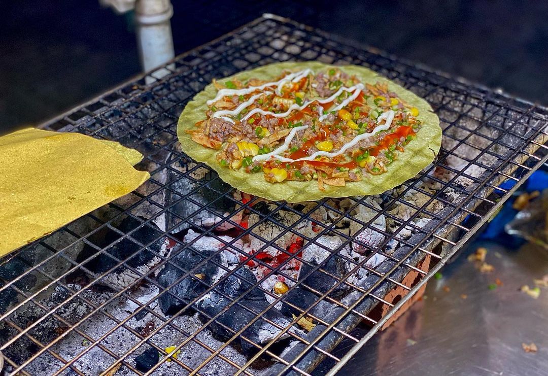 Bánh tráng nướng trứng xúc xích